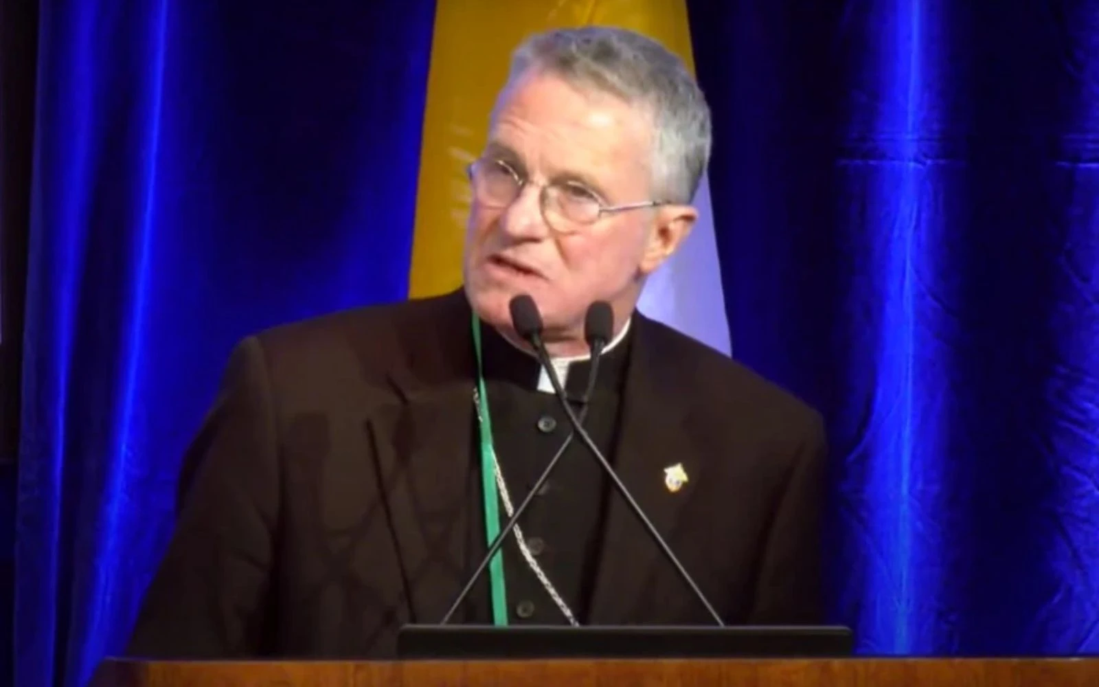 El arzobispo Timothy Broglio, presidente de la Conferencia de Obispos Católicos de Estados Unidos, habla en la asamblea plenaria de otoño de la USCCB el 14 de noviembre de 2023.?w=200&h=150