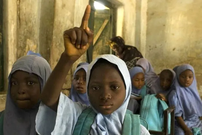 Vaticano pide liberación de niñas secuestradas en Nigeria