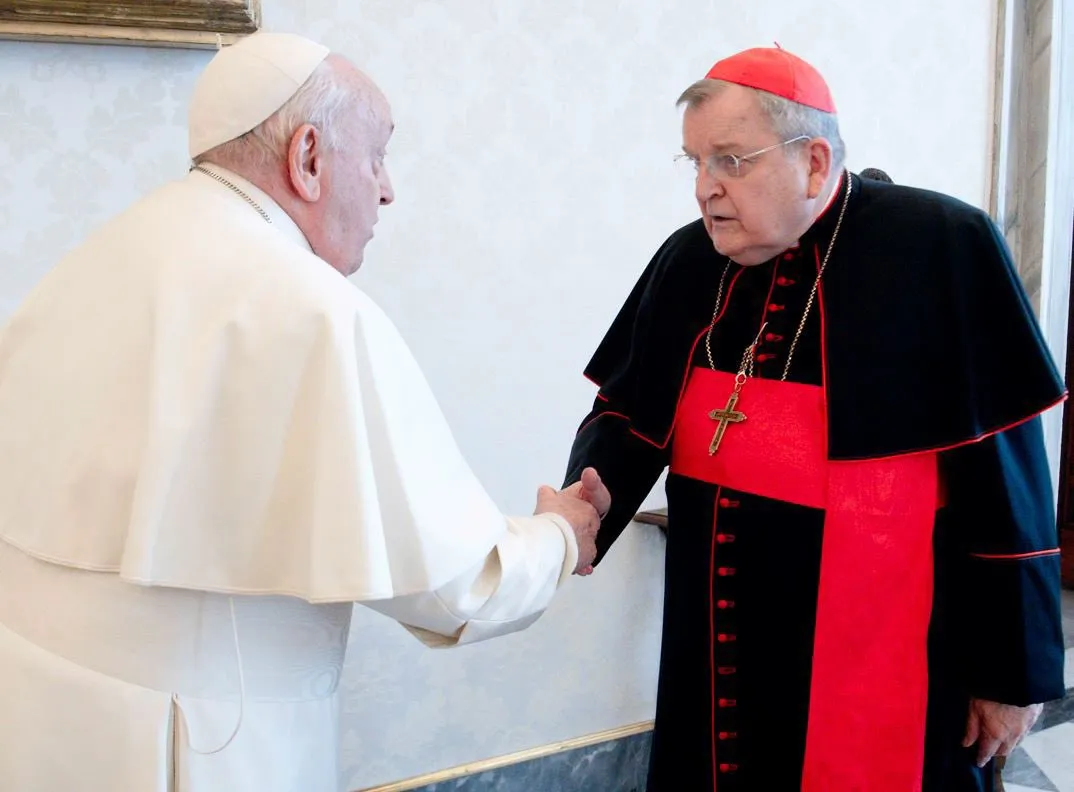 El Papa Francisco se reúne con el Cardenal Raymond Burke el 29 de diciembre de 2023 en el Vaticano.?w=200&h=150