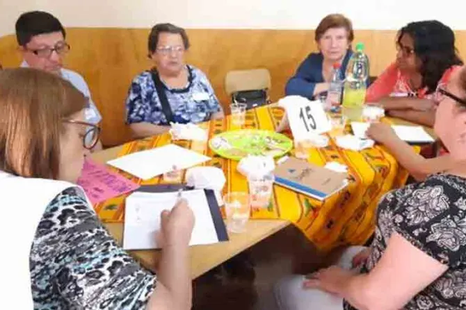Colegios y parroquias acogieron encuentros para analizar estallido social en Chile
