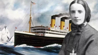 Una fotografía de Santa Francisca Cabrini, de 1880, año en que fundó su orden, se ve junto a una pintura de 1913 de Harry J. Jansen, 'El vapor Titanic'.