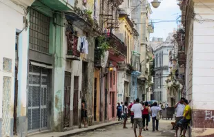 Ciudadanos en las calles de La Habana, Cuba. Crédito: Armonita - Shutterstock