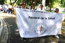 Sor Trinidad Ayala, coordinadora general de la Pastoral de la Salud, encabeza la caminata 1k por la salud mental en República Dominicana.