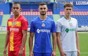 Presentaciu00f3n de las camisetas del Getafe FC para la temporada 2023-2024. Cru00e9dito: Getafe FC 