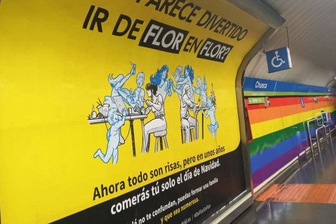 Cartel de la campaña ¿Te parece divertido ir de flor en flor?" que alerta contra la promiscuidad sexual.