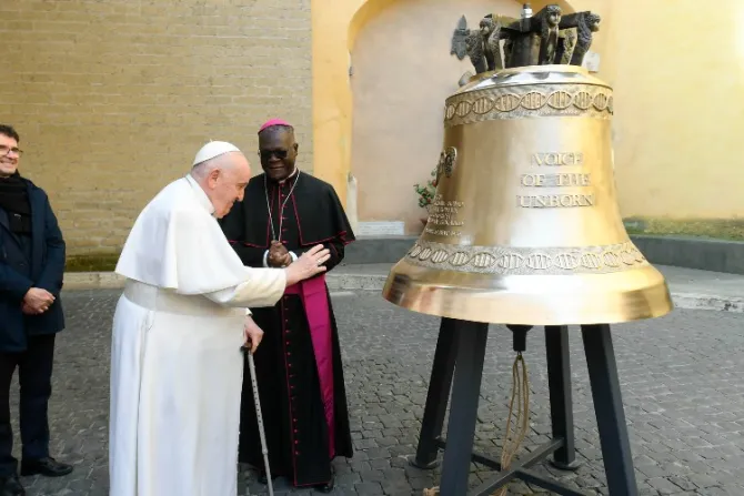 Campana bendecida por el Papa Francisco será la voz de los no nacidos en África