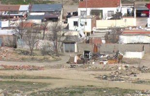 Él Papa Francisco envía un mensaje a los habitantes de la barriada marginal de la Cañada Real Galiana en Madrid. Crédito: Cáritas Madrid