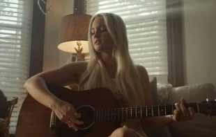 Rachel Holt, cantante de country provida de 18 años Crédito: RachelHoltVEVO