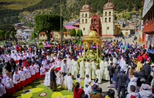 Captura de video de Ccanmi Dios Canqui (Tú eres Dios) Himno Eucarístico de 1598 Crédito: Youtube Coro de Niños Acólitos de Huancavelica