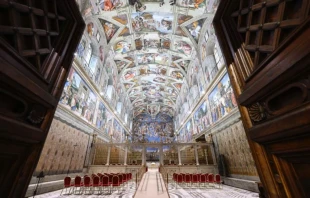 La Capilla Sixtina lista para el cónclave Crédito: Vatican Media.
