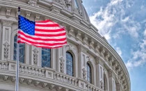 Capitolio y bandera de Estados Unidos.