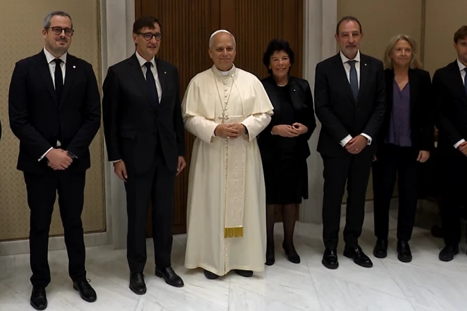 El Papa León XIV junto al presidente de la Generalidad de Cataluña, en audiencia privada.