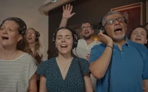 Cantantes españoles entonan la alabanza "Tú, el único Rey".