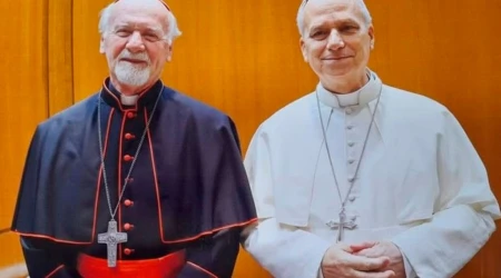 El Cardenal Vicente Bokalic y el Papa León XIV en el Vaticano.
