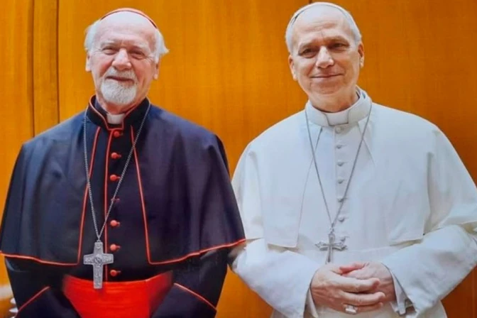 El Cardenal Vicente Bokalic y el Papa León XIV en el Vaticano.