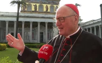 El Arzobispo de Nueva York, Cardenal Timothy Dolan, habla con EWTN News el viernes 25 de abril de 2025 en la Basílica de San Pablo Extramuros en Roma.