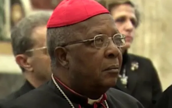 Cardenal africano John Njue. Crédito: Centro Televisivo Vaticano CC BY 3.0 DEED