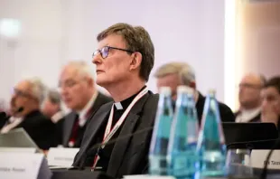 Cardenal Rainer María Woelki, Arzobispo de Colonia, uno de los 4 obispos que rechaza la formación del consejo sinodal permanente en Alemania. Crédito: Camino Sinodal alemán / Maximilian von Lachner