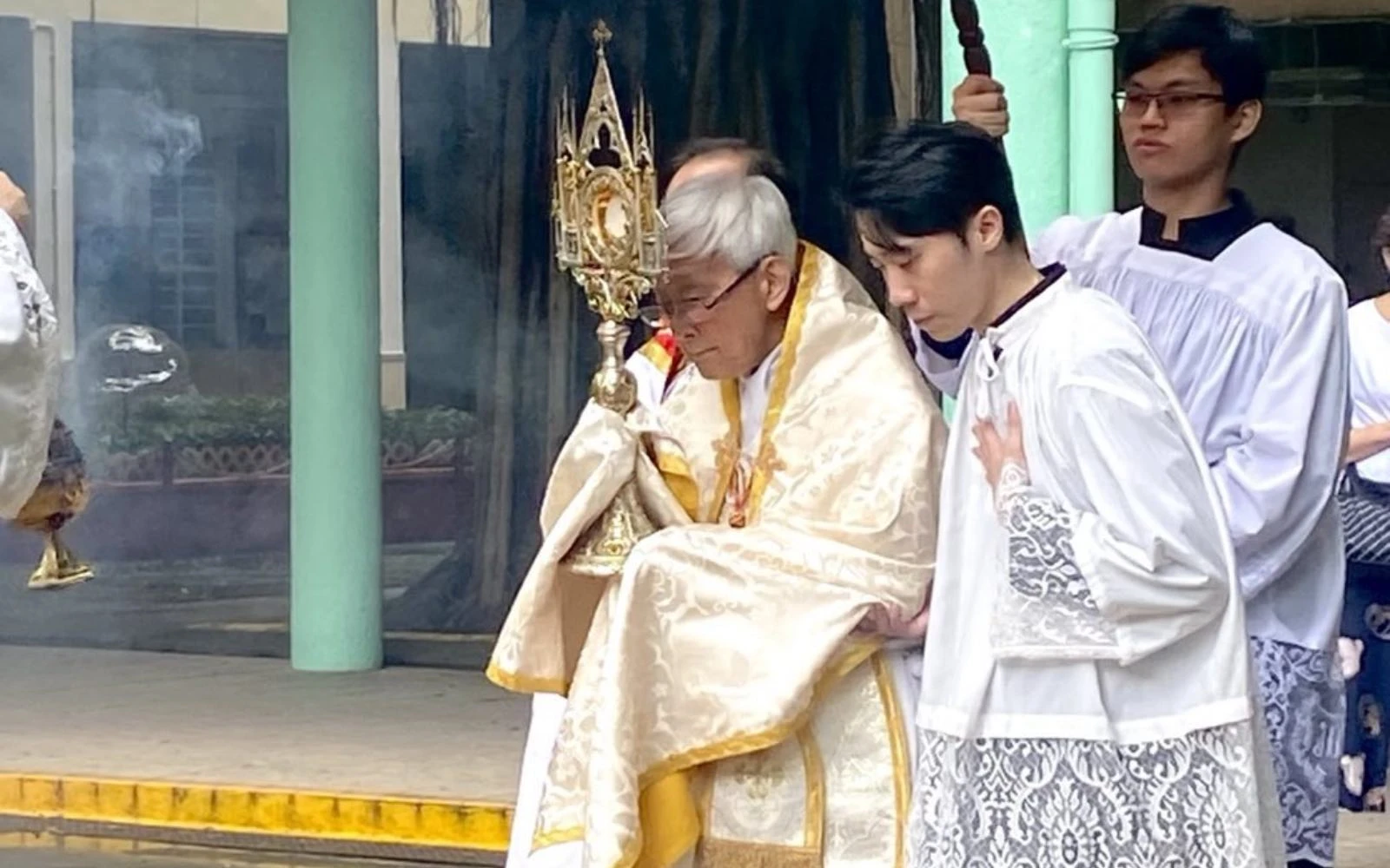 El Cardenal Joseph Zen lidera una procesión eucarística en Hong Kong después de celebrar la Misa en latín el 22 de junio.?w=200&h=150