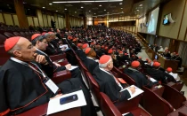 Los cardenales se reúnen con el Papa León XIV en la tercera sesión del consistorio el 8 de enero de 2025 en el Vaticano.