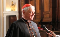 El Cardenal Gerhard Müller  tras tomar posesión de su iglesia titular, Santa Inés en Agonía, en Roma, el 14 de septiembre de 2014.