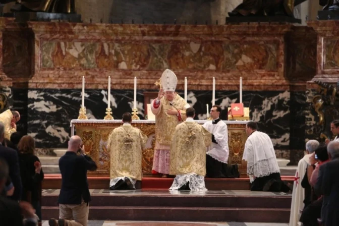 Cardenal Raymond Burke