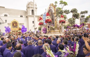 Procesión del Señor de los Milagros. Crédito: poolps27 / Shutterstock