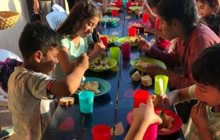 Cáritas Argentina asiste a los más necesitados en áreas como educación, ayuda alimentaria, trabajo, hábitat, adicciones. Crédito: Cáritas Argentina