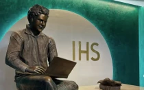 Escultura de Carlo Acutis en la Iglesia dela Inmaculada en Granada (España).