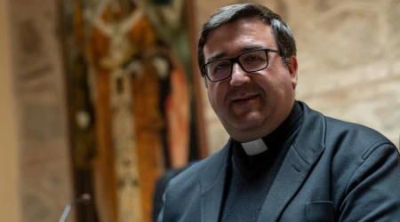 El sacerdote español Carlos Loriente García.