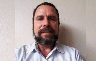 P. Carlos Silva Canessa SJ, sacerdote jesuita que agredió a mujer en aeropuerto de Lima, Perú. Crédito: https://parroquiafatima.org.pe/