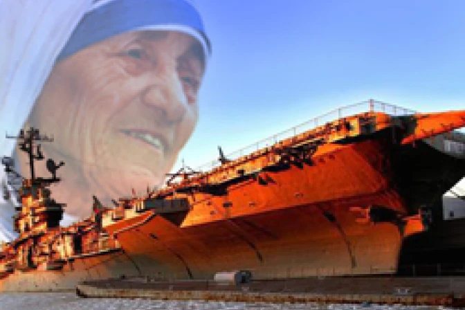 Portaviones honrará a Madre Teresa tras negativa del Empire State