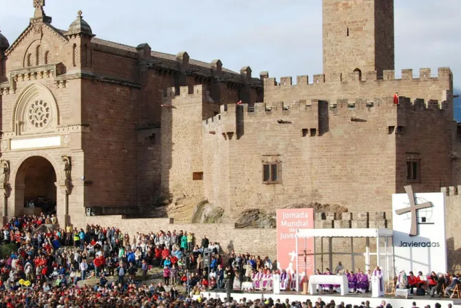 Miles de jóvenes peregrinaron al castillo de Javier, cuna del patrón de las misiones