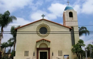 Catedral de Nuestra Señora del Rosario en San Bernardino, California. Crédito: Farragutful vía Wikimedia (CC BY-SA 4.0).