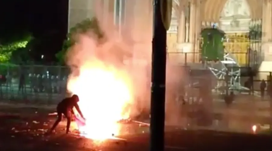 Feministas realizan fallido ataque a Catedral de La Plata [VIDEO]