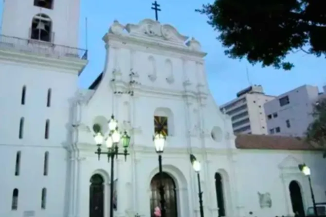 Venezuela: Episcopado denunció que desconocidos atacaron Catedral de Caracas
