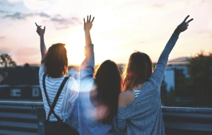 ¿Una mujer católica puede ser feminista? La respuesta de un sacerdote mexicano. Crédito: Simon Maaga / Unsplash