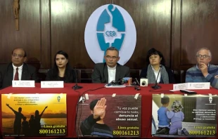 Rueda de prensa de la CEB, encabezada por el P. Diego Plá, acompañado de los responsables de la distintas Comisiones del Episcopado, en La Paz (octubre 2023). Crédito: ACI Prensa.