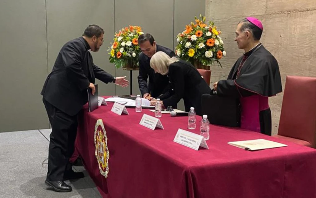 Firma de convenio.?w=200&h=150