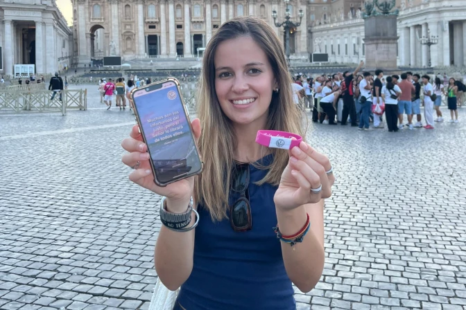 Celia Alonso, creadora de Glory Bible Bracelets.