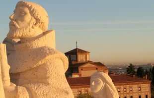 Perspectiva del convento carmelita del Cerro de los Ángeles desde el monumento al Sagrado Corazón. Crédito: Cathopic