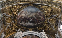 Interior de la iglesia de Gesù e Maria en Roma (Italia).