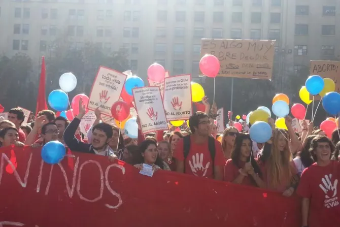 [FOTOS] Chile: Miles se manifestaron por la vida y contra el aborto en exteriores del Palacio de La Moneda