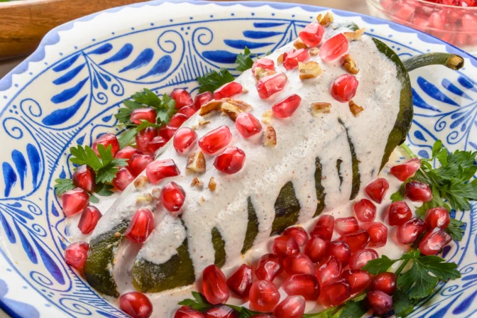 Chiles en nogada: un platillo creado por monjas para celebrar la independencia de México