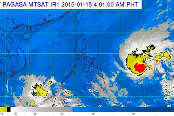 Ciclón amenaza visita del Papa Francisco a Filipinas, católicos se unen en oración 