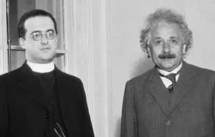 P. George Lemaitre y Albert Einstein. Crédito: Wikimedia / Dominio público. 