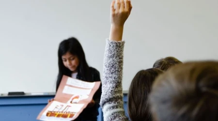 Imagen referencial de una clase de Religión.