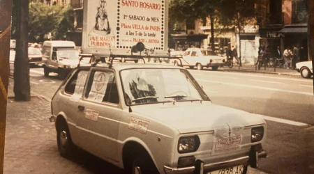 Anuncio móvil de la Campaña Nacional de oración en Madrid.