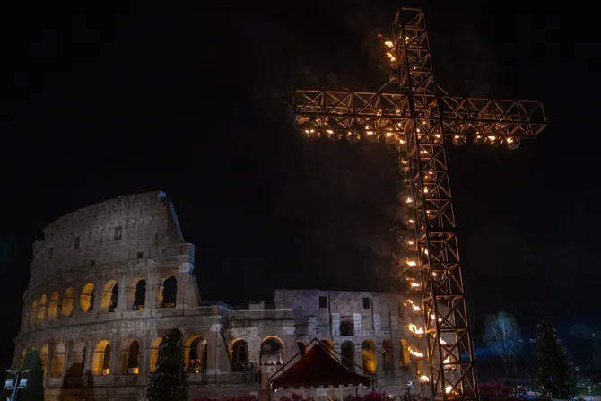 Coliseo Romano durante el Via Crucis de esta Semana Santa 2024.
