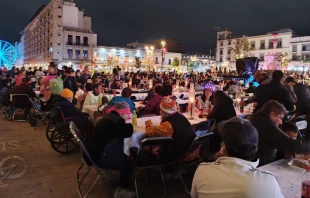Cena frente a la Catedral de Guadalajara. Crédito: 10.000 Navidades en Una